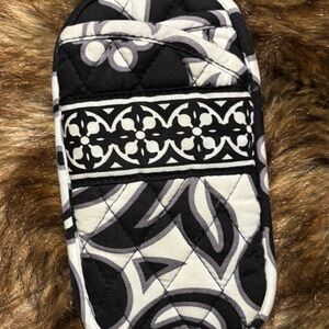 Vera Bradley Black & White Quilted Pattern Eyeglass holder, holds 2 pairs.